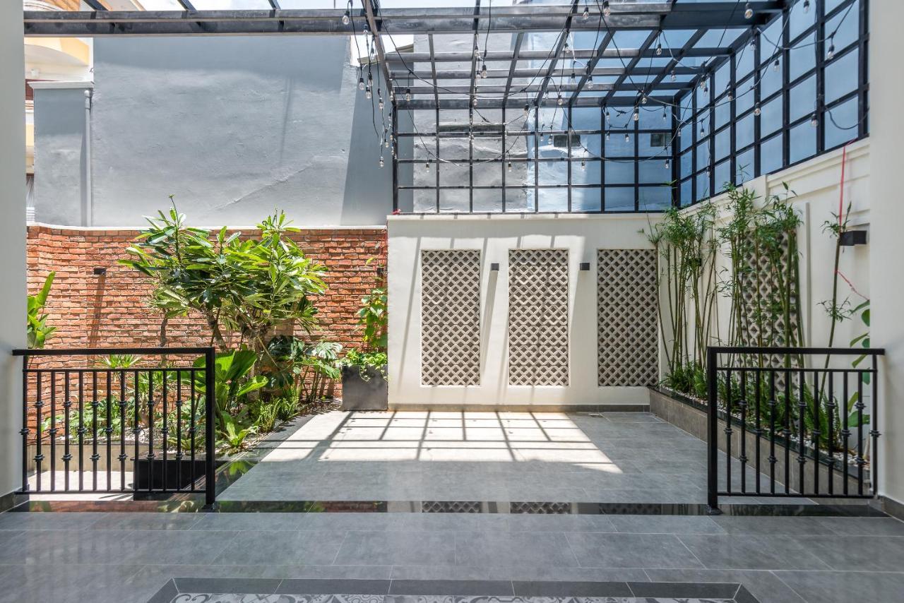 Cozrum Homes The Gallery Residence Ho Chi Minh City Bagian luar foto
